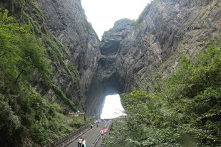 山间奇景 天然石拱门景观