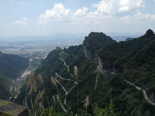 壮丽山峦景观