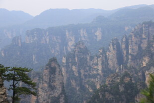 壮丽奇峰景观