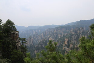 壮丽奇峰山林景观