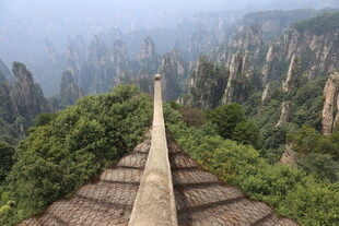 俯瞰张家界奇峰观景台