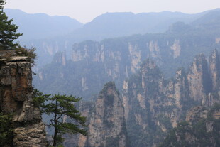 壮丽奇峰景观