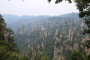 张家界奇峰美景如画