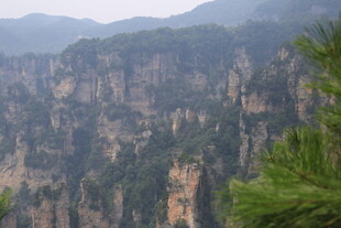 壮丽山峦景观