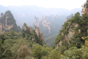 壮丽奇峰景观