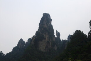 奇峰耸立的壮美山峦