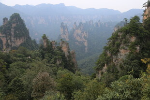 壮美奇峰山林景观
