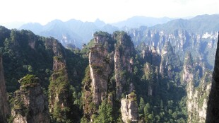 壮丽奇峰景观