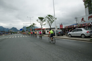 公路自行车赛精彩瞬间