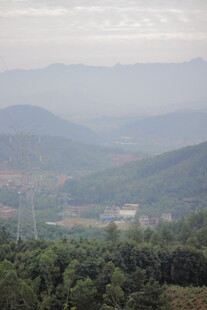 山峦叠翠间的绿意景致