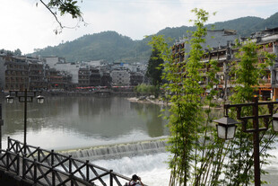 河畔古景 山水相依的小镇