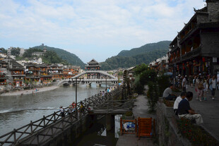 湘西古镇河畔风景