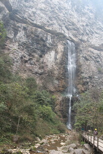 山间瀑布美景