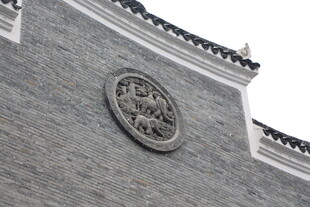 中式建筑墙面圆形装饰细节