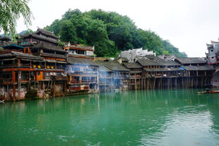 湘西水上吊脚楼美景