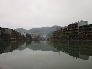 水乡宁静景致 水面映古建