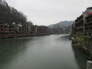 河畔古建 宁静水乡风光