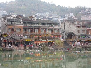 湘西凤凰古城临水景致