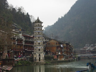 湘西古镇临水塔楼风景