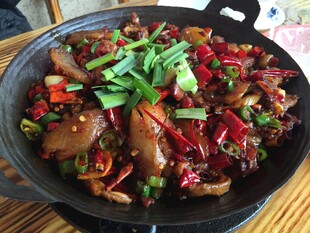 香辣干锅美食诱人呈现
