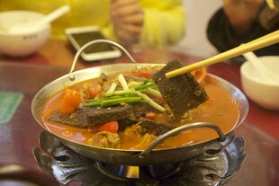 热气腾腾的美味火锅