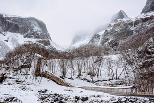 雪山峡谷雪景壮丽风光