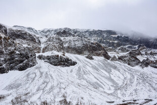 雪山壮丽景观
