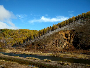 秋日山间河谷美丽风光