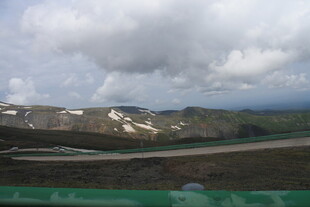 高山公路旁的云雾景观