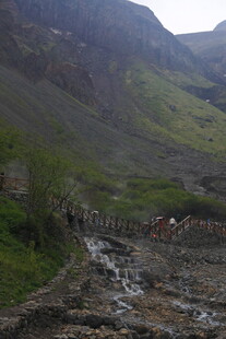 山间溪流风景