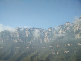 壮丽山峦 云雾缭绕之景