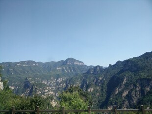 壮丽山景 绿意盎然