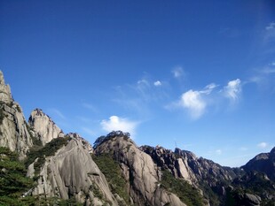 壮丽黄山奇峰蓝天美景