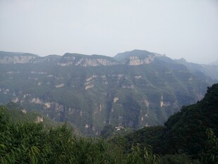 壮丽山峦景观