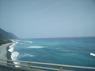 海岸公路边的壮阔海景