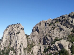 巍峨嶙峋的壮丽山石景观