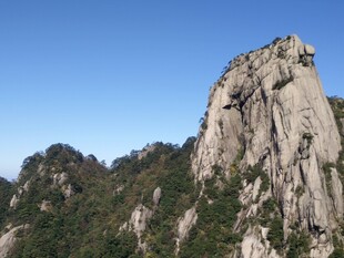 巍峨山峰 尽显自然壮美