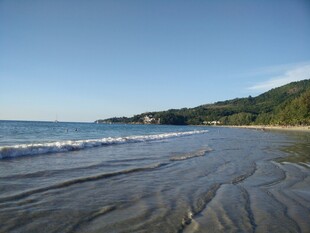 宁静海滩 海浪轻拍沙滩