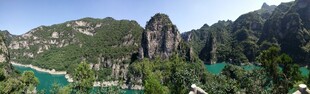 山间翠绿美景