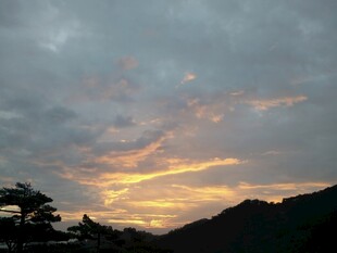 山间日落美景