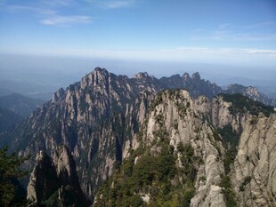 壮丽黄山奇峰景色