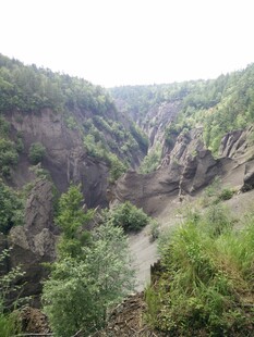 山间河谷美景