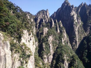 壮丽巍峨的山峰景观