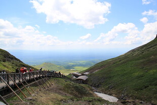 山间栈道美景