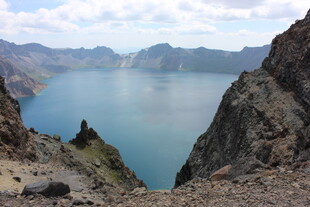 壮丽长白山天池俯瞰美景
