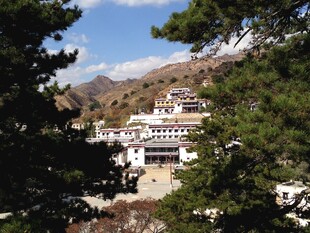 山间藏式建筑景观