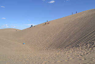 沙漠徒步景象
