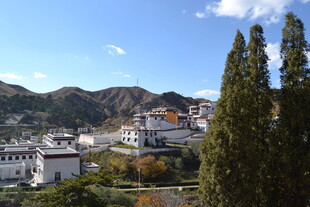 山间建筑风景