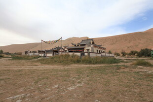 沙漠中的中式古建筑群