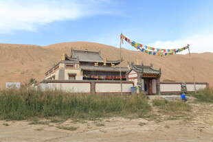 沙漠中的中式古建筑